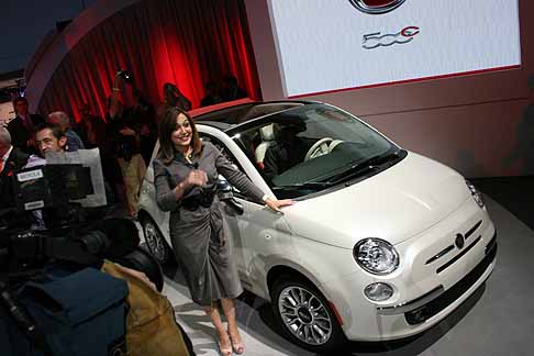 Fiat - Fiat 500 C destinata al mercato statunitense con la responsabile USA Laura Soave